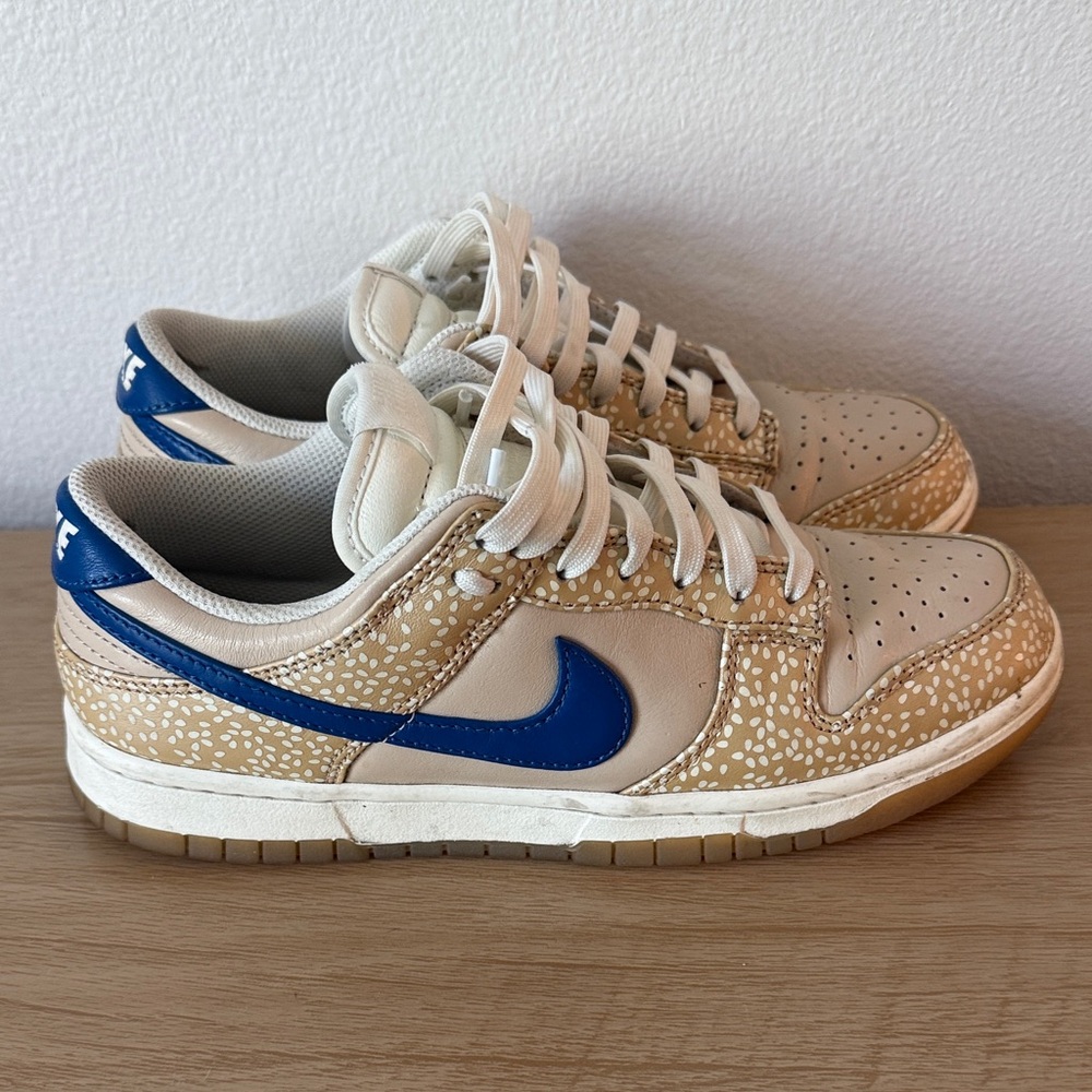 Nike Sneakers in Cream and Blue